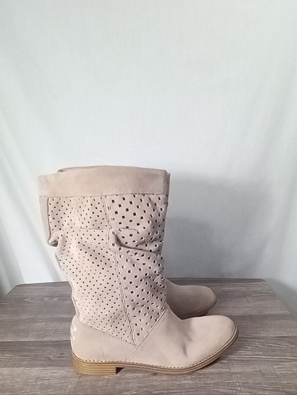 Toms Biege Serra Seude Perforated Detail Mid-Calf Boots Size 7.5